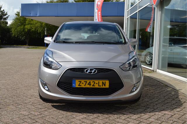Hyundai IX20 1.6i Premium Automaat | Navi | Cruise C. | Parkeercamera voor + achter
