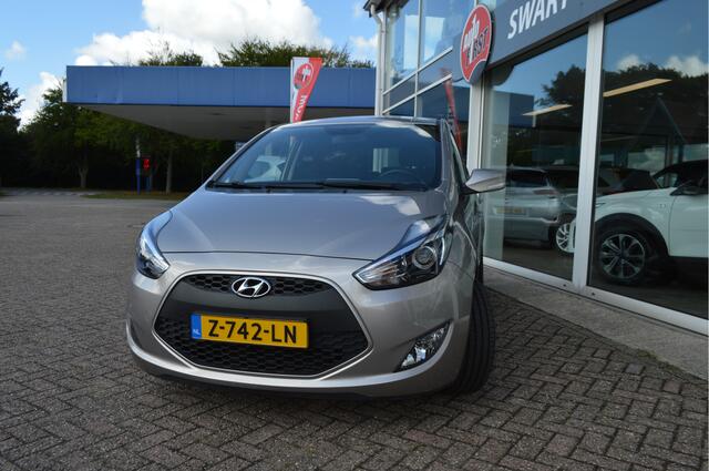 Hyundai IX20 1.6i Premium Automaat | Navi | Cruise C. | Parkeercamera voor + achter