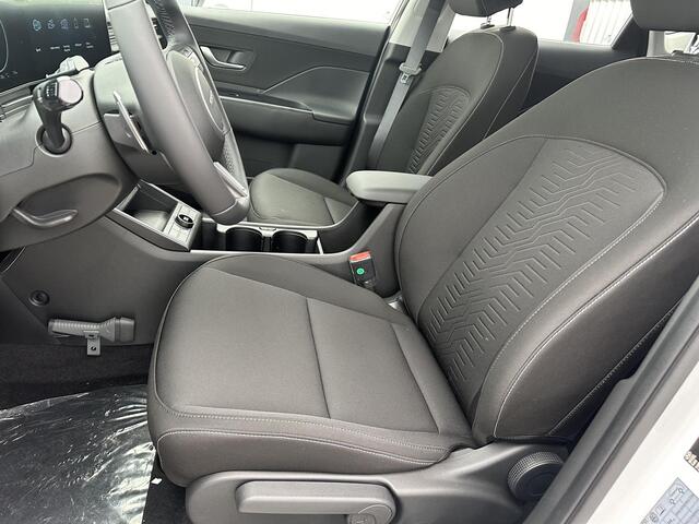 Hyundai Kona Electric Comfort 65.4 kWh + Warmtepomp / Warmtepomp + batterijverwarming / 3-fase Laden / Navigatie / Keyless Entry & Start en Go / Adaptieve Cruise Control /
