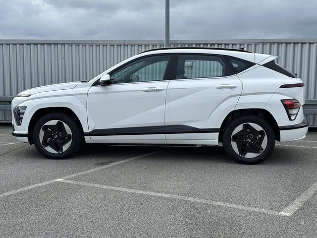 Hyundai Kona Electric Comfort 65.4 kWh + Warmtepomp / Warmtepomp + batterijverwarming / 3-fase Laden / Navigatie / Keyless Entry & Start en Go / Adaptieve Cruise Control /