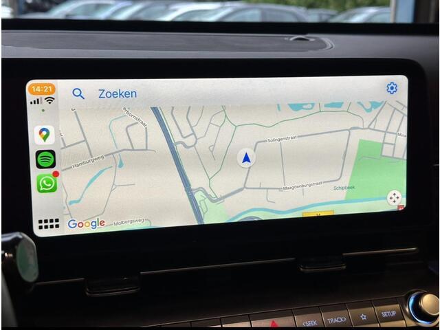 Hyundai Kona 1.6 GDI HEV Premium / ¤1000,- Voordeel / ¤40.790.- Rijklaar / Uit Voorraad Leverbaar! / Navigatie + Apple Carplay/Android Auto / Climate Control /