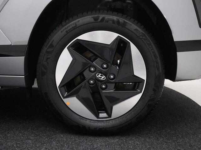 Hyundai Kona Electric Comfort Smart 65.4 kWh / ¤ 2.000,- Subsidie mogelijk* / Warmtepomp / Dodehoek sensor / Navigatie / Achteruitrijcamera / Elektrische achterklep / HUD Display /