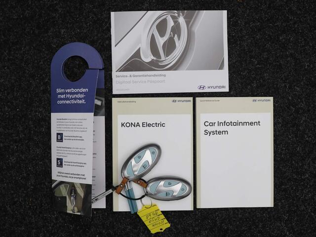 Hyundai Kona Electric Comfort Smart 65.4 kWh / ¤ 2.000,- Subsidie mogelijk* / Warmtepomp / Dodehoek sensor / Navigatie / Achteruitrijcamera / Elektrische achterklep / HUD Display /