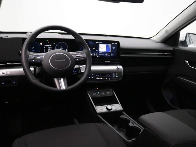 Hyundai Kona Electric Comfort Smart 65.4 kWh / Dodehoek sensor / Navigatie / Achteruitrijcamera / Elektrische achterklep /