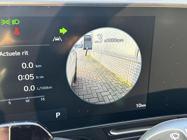 Hyundai Kona 1.6 GDI HEV Premium / ¤1750,- Voordeel / ¤39.940.- Rijklaar / Uit Voorraad Leverbaar! / Navigatie + Apple Carplay/Android Auto / Climate Control /