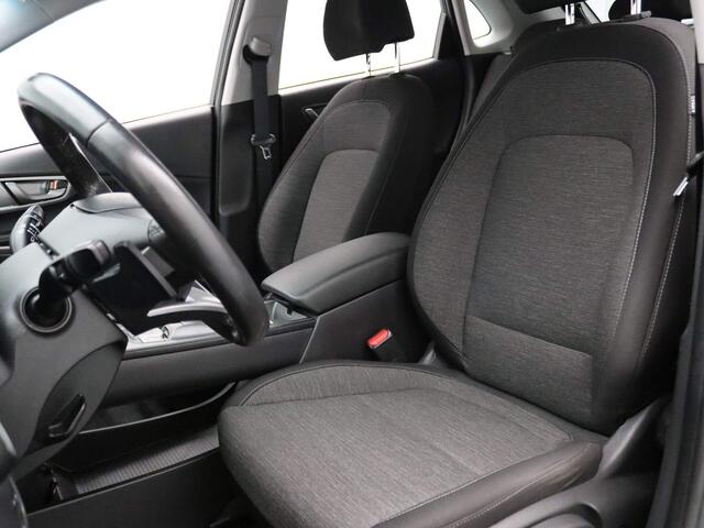 Hyundai Kona 204pk EV Comfort 64 kWh Adapt. cruise | Camera | Carplay | Parksens. achter