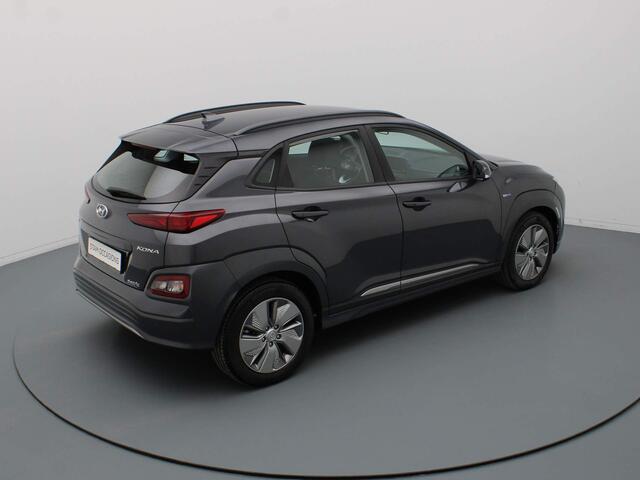 Hyundai Kona 204pk EV Comfort 64 kWh Adapt. cruise | Camera | Carplay | Parksens. achter
