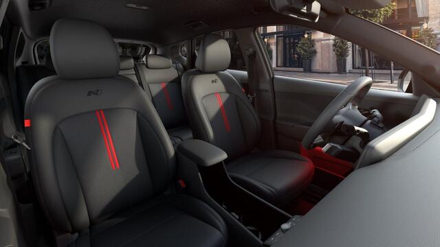 Hyundai Kona 1.6 GDI HEV N Line | OPEN/SKY DAK | 360 GRADEN CAMERA | INCL ¤1500,- SMART BONUS | ADAPTIVE CRUISE CONTROL | 18" N-LINE VELGEN | STOELVENTILATIE | STOEL/STUURVERWARMING |