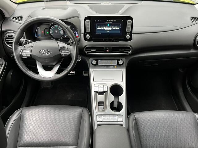 Hyundai Kona EV Premium 64 kWh / Achteruitrijcamera / Digitale Cockpit / Stuur + Stoelverwarming / LED / Dodehoek Sensor
