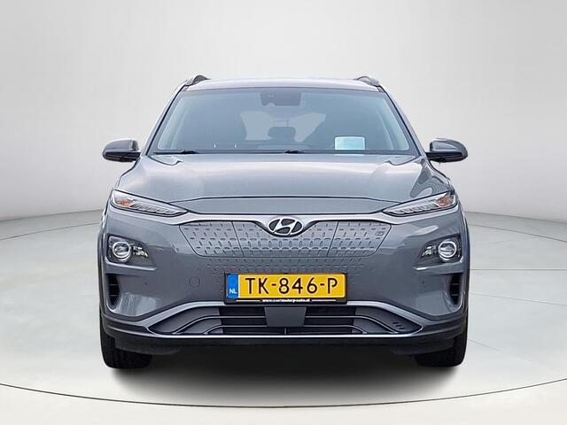 Hyundai Kona EV Premium 64 kWh | Climate control | Lederen bekleding | Navigatiesysteem | Stoelverkoeling/verwarming | Achteruitrijcamera |