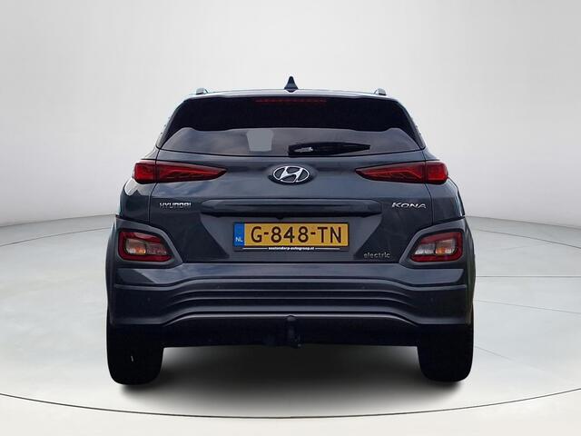 Hyundai Kona EV Premium 64 kWh | Achteruitrijcamera | Parkeersensoren | Stoelverwarming/verkoeling | Head-up display | Navigatie | Apple carplay |