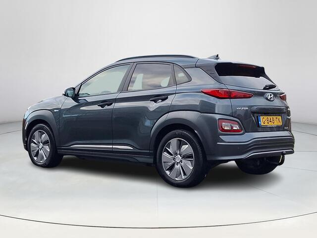 Hyundai Kona EV Premium 64 kWh | Achteruitrijcamera | Parkeersensoren | Stoelverwarming/verkoeling | Head-up display | Navigatie | Apple carplay |