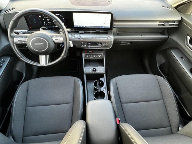 Hyundai Kona Electric Comfort 65.4 kWh Automaat / Accu SoH 100% / Weinig km / CSS snelladen / Drie fase / Stuur- en stoelverwarming / Navi / Apple Carplay Android /