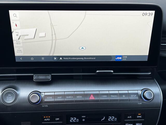 Hyundai Kona Electric Comfort 65.4 kWh Automaat / Accu SoH 100% / Weinig km / CSS snelladen / Drie fase / Stuur- en stoelverwarming / Navi / Apple Carplay Android /