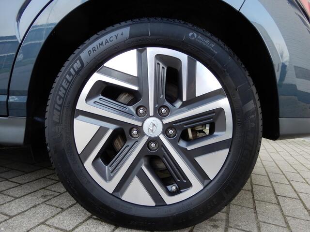 Hyundai Kona EV Premium 64 kWh | 3 fase | Navigatie | Adaptieve cruise contro