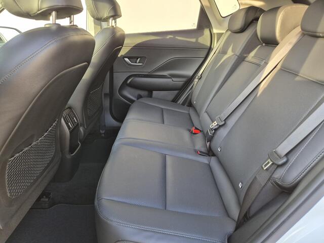 Hyundai Kona 1.6 GDI HEV Premium Sky Automaat / Glazen schuif- en kanteldak / Trekgewicht 1300 kg / Achterbank verwarming / Adaptief cruise control / Elektrische achterklep / Apple Carplay Android Auto /