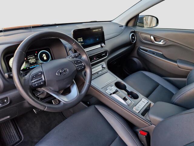 Hyundai Kona EV Premium 64 kWh | HUD | Stoelventilatie | Trekhaak | BSD | Leder |