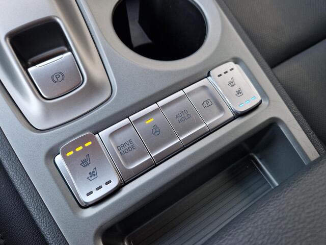 Hyundai Kona EV Premium 64 kWh | HUD | Stoelventilatie | Trekhaak | BSD | Leder |
