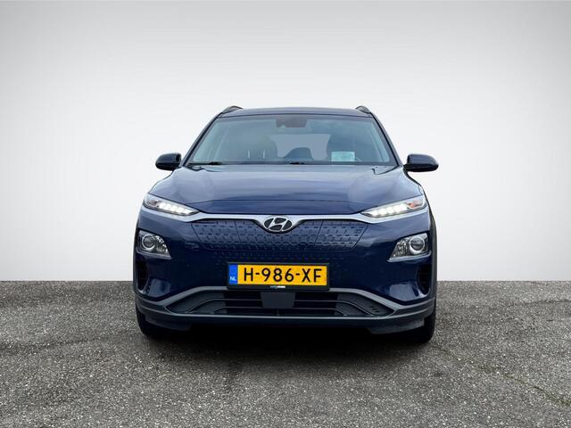 Hyundai Kona EV Fashion 64 kWh Design Pack | Head-Up Display | Stoelverwarming | 1/2 Leder | Adapt. Cruise Control | Dodehoek Detectie | Rijklaarprijs!