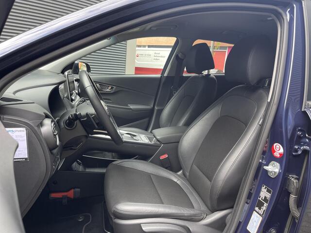 Hyundai Kona EV Fashion 64 kWh Design Pack | Head-Up Display | Stoelverwarming | 1/2 Leder | Adapt. Cruise Control | Dodehoek Detectie | Rijklaarprijs!