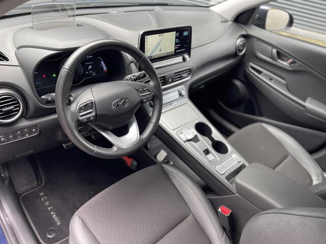 Hyundai Kona EV Fashion 64 kWh Design Pack | Head-Up Display | Stoelverwarming | 1/2 Leder | Adapt. Cruise Control | Dodehoek Detectie | Rijklaarprijs!