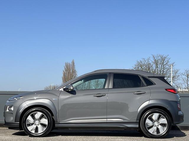 Hyundai Kona EV Premium 64 kWh | Lederen bekleding | Head up display | Geïntegreerde navigatiesysteem | Warmtepomp |