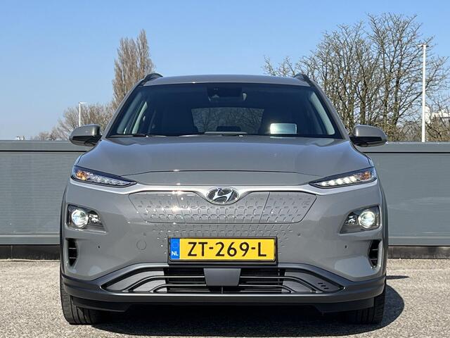 Hyundai Kona EV Premium 64 kWh | Lederen bekleding | Head up display | Geïntegreerde navigatiesysteem | Warmtepomp |