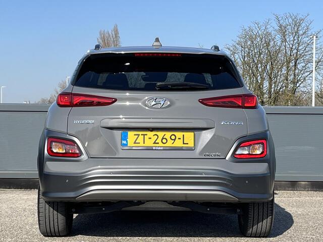 Hyundai Kona EV Premium 64 kWh | Lederen bekleding | Head up display | Geïntegreerde navigatiesysteem | Warmtepomp |