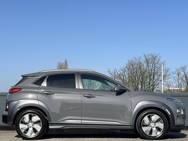 Hyundai Kona EV Premium 64 kWh | Lederen bekleding | Head up display | Geïntegreerde navigatiesysteem | Warmtepomp |