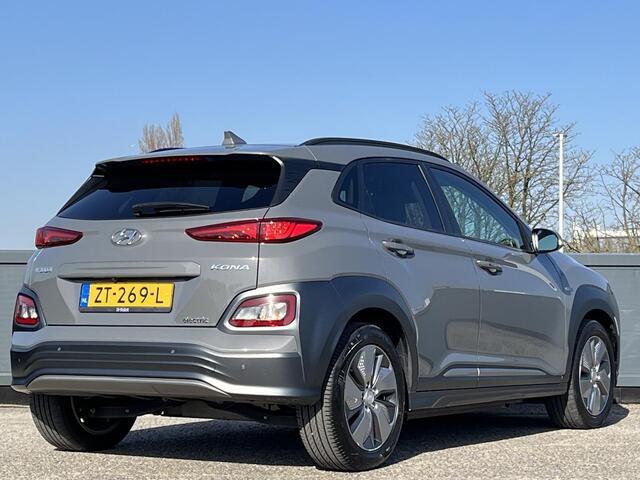 Hyundai Kona EV Premium 64 kWh | Lederen bekleding | Head up display | Geïntegreerde navigatiesysteem | Warmtepomp |