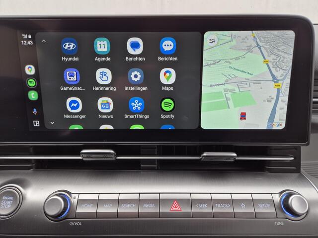 Hyundai Kona 1.6 GDI HEV Premium Sky / Trekgewicht 1300 kg / Glazen schuif- en kanteldak / Adaptief cruise control / Rondomzicht camera / / Lichtmetalen wielen 18" / Apple Carplay Android Auto /