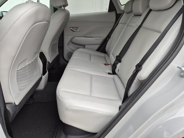 Hyundai Kona 1.6 GDI HEV Premium Sky / Trekgewicht 1300 kg / Glazen schuif- en kanteldak / Adaptief cruise control / Rondomzicht camera / / Lichtmetalen wielen 18" / Apple Carplay Android Auto /