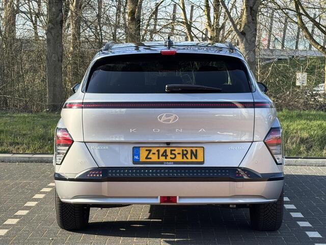 Hyundai Kona Electric Comfort Smart 65.4 kWh | Contrasterende dakkleur | Achterklep, automatisch | Head-up Display | Stoelen verwarmbaar |