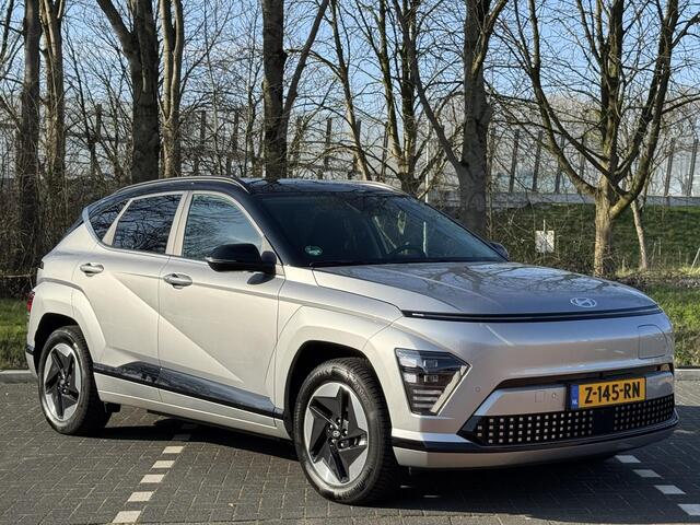 Hyundai Kona Electric Comfort Smart 65.4 kWh | Contrasterende dakkleur | Achterklep, automatisch | Head-up Display | Stoelen verwarmbaar |