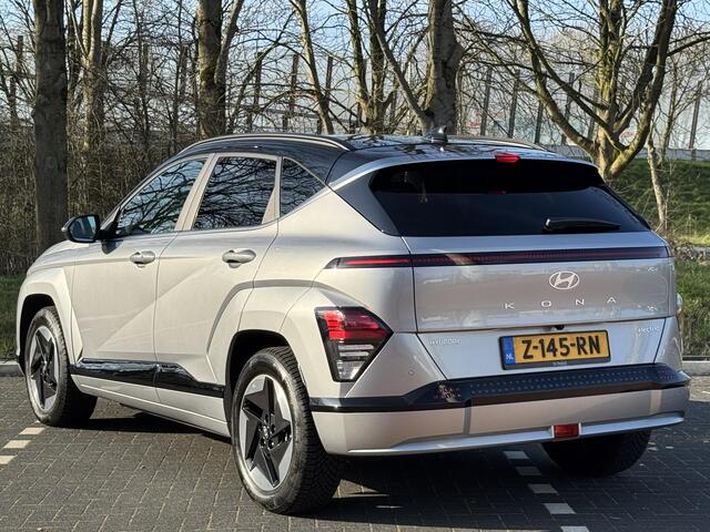 Hyundai Kona Electric Comfort Smart 65.4 kWh | Contrasterende dakkleur | Achterklep, automatisch | Head-up Display | Stoelen verwarmbaar |