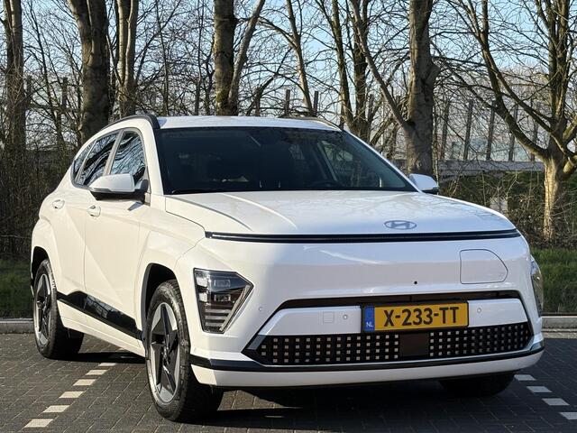 Hyundai Kona Electric Premium 65.4 kWh | Adaptieve cruisecontrol | Warmtepomp & V2L | Lederen bekleding & memory | Allseason banden |