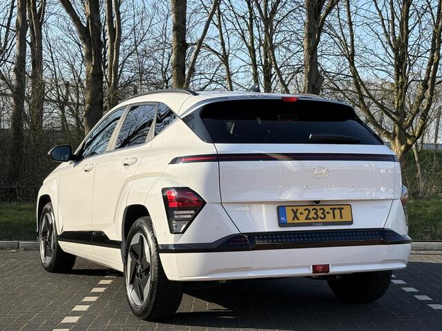 Hyundai Kona Electric Premium 65.4 kWh | Adaptieve cruisecontrol | Warmtepomp & V2L | Lederen bekleding & memory | Allseason banden |