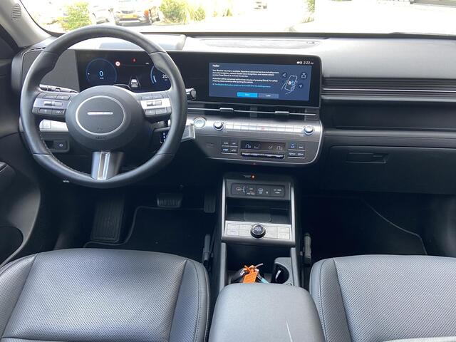 Hyundai Kona Electric Premium 65.4 kWh | Adaptieve cruisecontrol | Warmtepomp & V2L | Lederen bekleding & memory | Allseason banden |