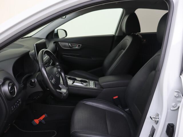 Hyundai Kona EV Premium 64 kWh Automaat | Navigatie | Trekhaak | |Lederen bekleding