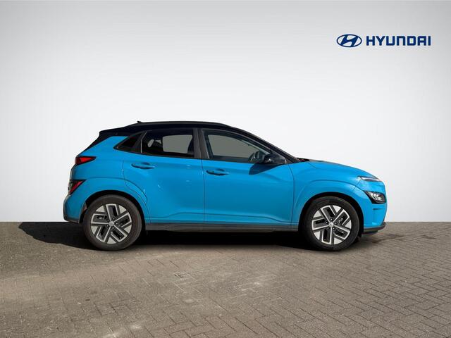 Hyundai Kona EV Premium 64 kWh Two-Tone Lakkleur | Head-Up Display | Adapt. Cruise Control | Stuur- + Stoelverwarming | Leder | Rijklaarprijs!
