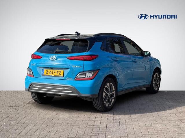 Hyundai Kona EV Premium 64 kWh Two-Tone Lakkleur | Head-Up Display | Adapt. Cruise Control | Stuur- + Stoelverwarming | Leder | Rijklaarprijs!