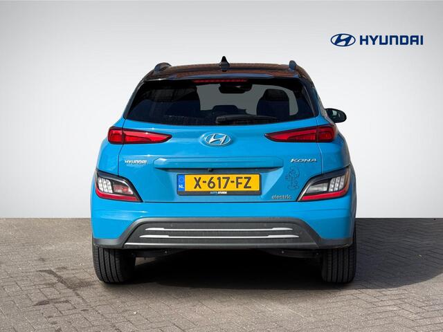 Hyundai Kona EV Premium 64 kWh Two-Tone Lakkleur | Head-Up Display | Adapt. Cruise Control | Stuur- + Stoelverwarming | Leder | Rijklaarprijs!