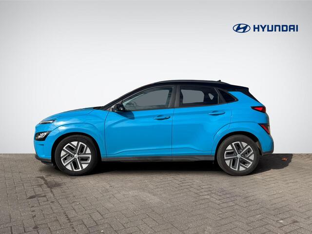 Hyundai Kona EV Premium 64 kWh Two-Tone Lakkleur | Head-Up Display | Adapt. Cruise Control | Stuur- + Stoelverwarming | Leder | Rijklaarprijs!