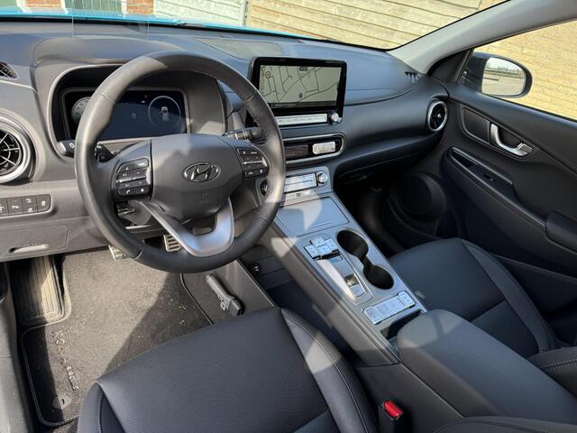 Hyundai Kona EV Premium 64 kWh Two-Tone Lakkleur | Head-Up Display | Adapt. Cruise Control | Stuur- + Stoelverwarming | Leder | Rijklaarprijs!