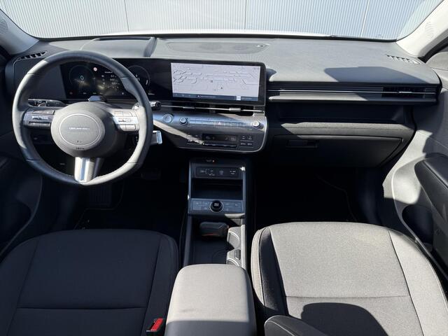 Hyundai Kona Electric Comfort Smart 65.4 kWh / 514 KM WLTP / Dodehoekdetectie / Stoel & Stuurverwarming / Elek. Achterklep / All Seasonbanden / 19 Inch /