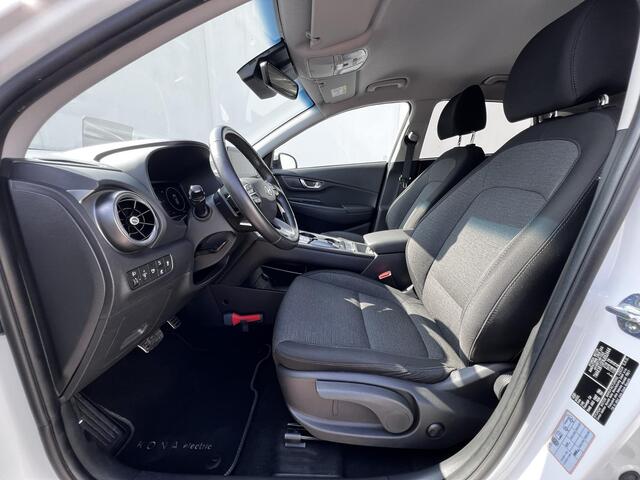 Hyundai Kona EV Fashion 64 kWh Automaat / Dealer onderhouden / Facelift / SoH accu 100 % / Warmtepomp / HUD / Navi / Apple Carplay Android /