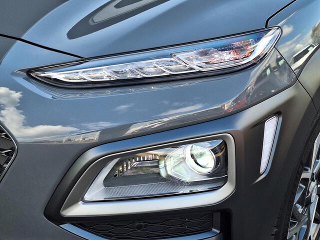 Hyundai Kona 1.6 GDI HEV Premium | Achteruitrijcamera | Stoel/stuurverwarming | Apple Carplay/Android Auto | Schuif/kanteldak | Head-up display | 36 Maanden garantie |