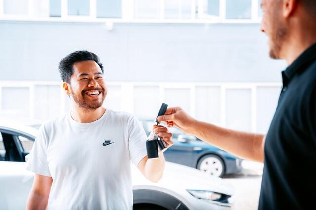 Hyundai Kona EV FASHION 64 KWH I 3 FASE I TREKHAAK I APPLE/ANDROID I ACHTERUITRIJCAMERA I ADAPTIVE CRUISE CONTROL