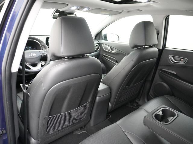 Hyundai Kona EV 64kWh 204pk Premium Leer Elektr.Schuif-K-dak Apple Carplay Android Navi Camera Elektr.Stoelen+Verwarmd+Ventilatie-koeling ! Adaptive Cruise/Stop&Go Zelfsturend MultMedia Led Keyless Dab+ Premium 484km actieradius WLTP !! Heerlijke, sterke FEV , Enorm E