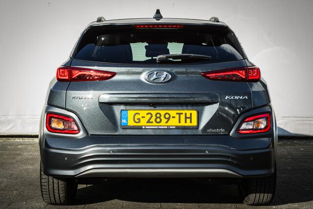 Hyundai Kona EV Premium 64 kWh Leer/ Stuur-stoelverwarming/ Carplay/ Camera/ Navigatie/ Full led